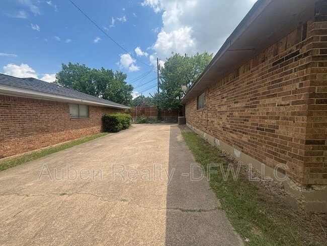 Building Photo - 1510 Blackwell Dr
