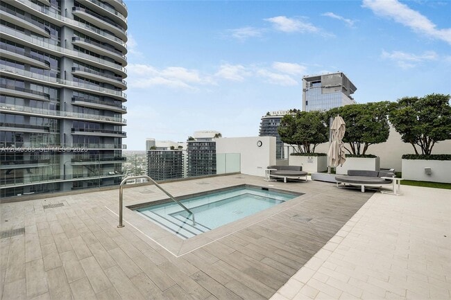 Building Photo - 1010 Brickell Ave