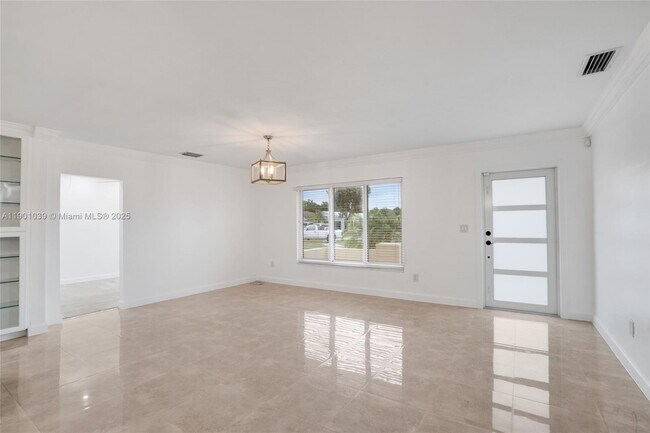 Building Photo - 10440 SW 126th Ave