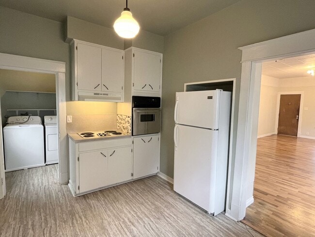 Building Photo - City Living, Cozy Vibes – Tacoma Retreat R...