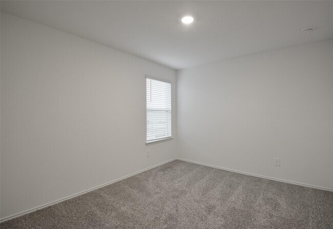 Building Photo - 1055 Llano Trl