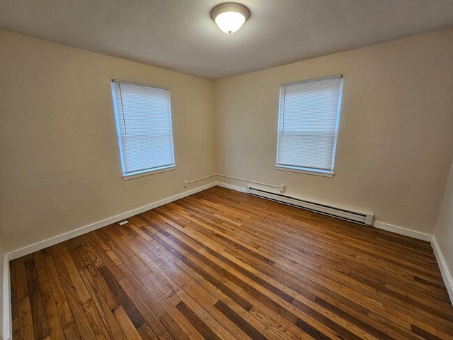 Building Photo - 1 bed, 1 bath, Close to ND