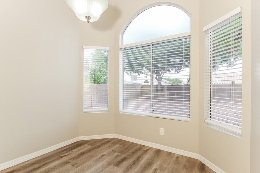 Building Photo - 8413 W Bluefield Ave