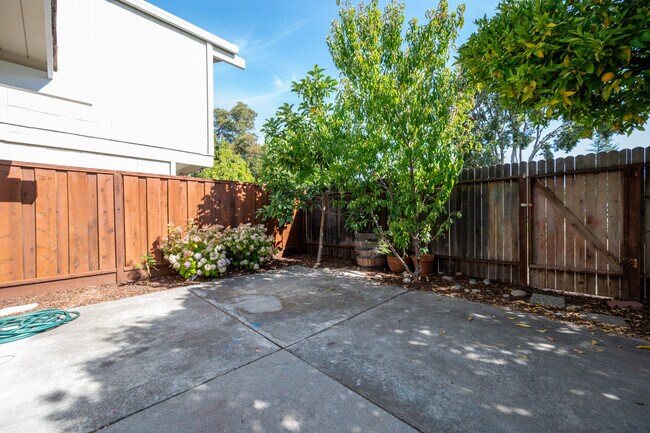 Building Photo - 1034 Shoal Dr