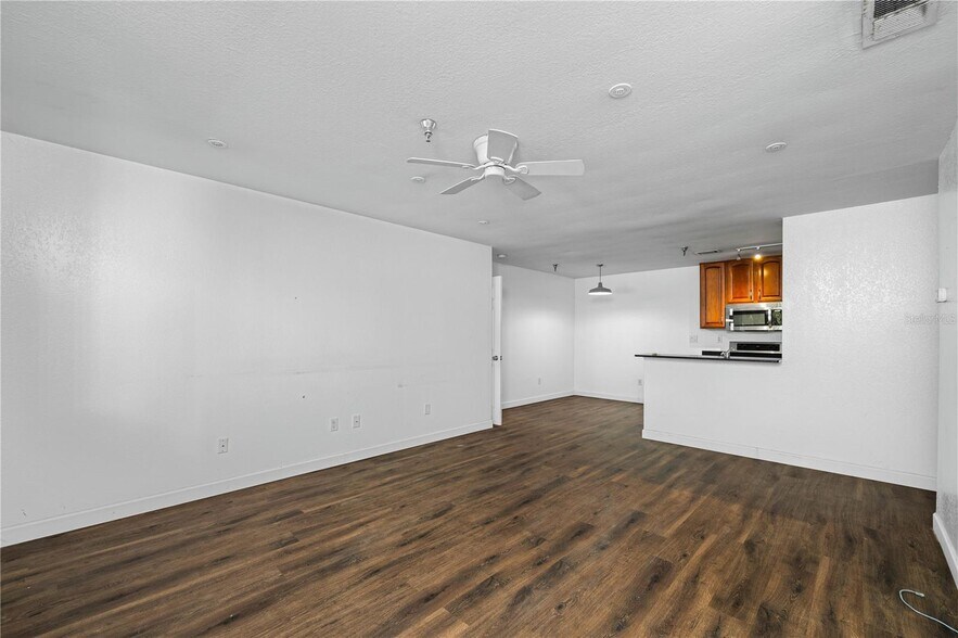 Building Photo - 10263 Gandy Blvd N