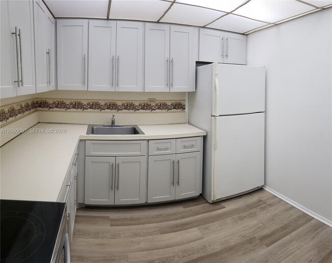 Building Photo - 8107 SW 72nd Ave