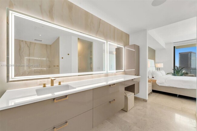 Building Photo - 88 SW 7th St