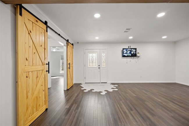 Building Photo - 6210 Gladewell Dr