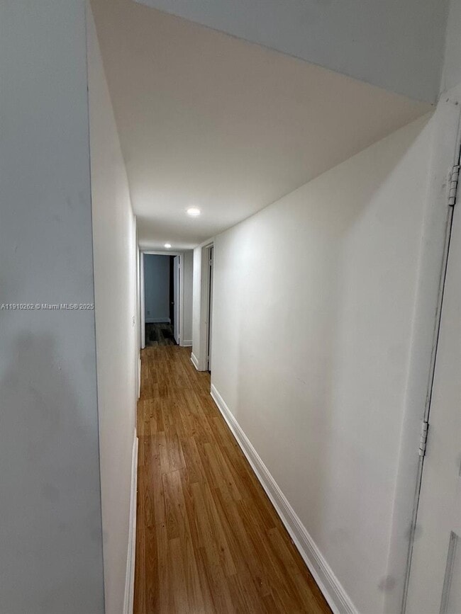 Building Photo - 8401 SW 33rd Terrace