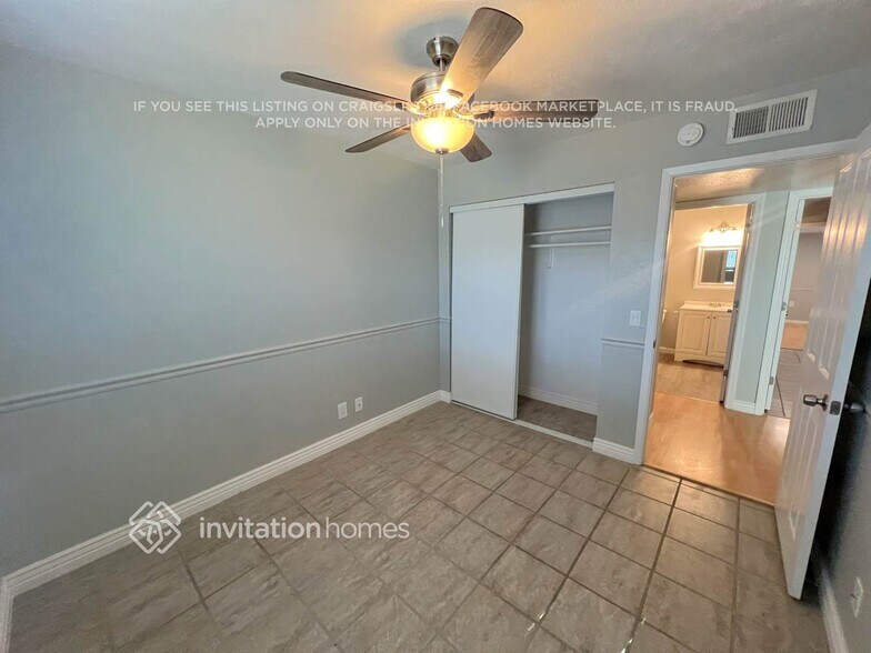 Building Photo - 2926 E Escondido Ave