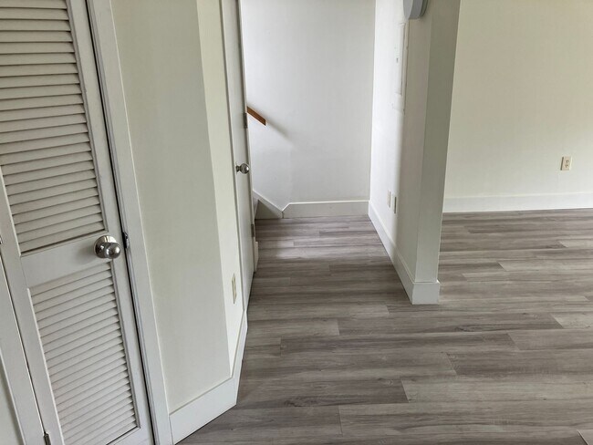 Building Photo - 2 bedroom 2.5 bathroom in Calabash