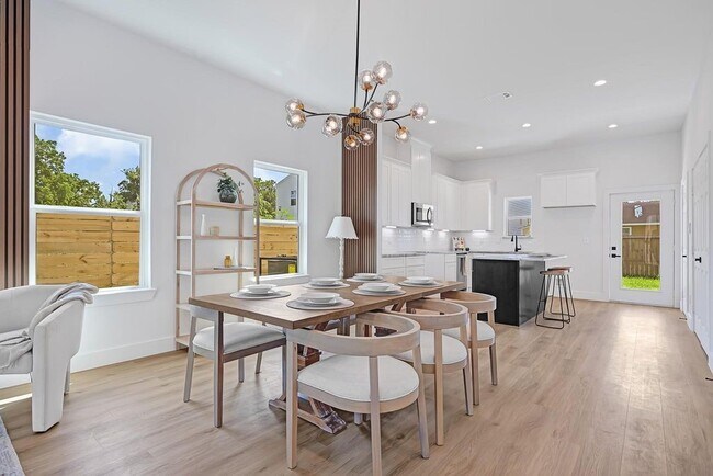 Building Photo - 6726 Dumble St