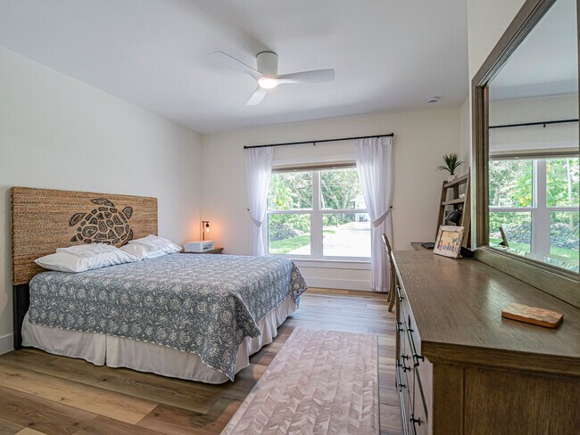 Building Photo - 9340 Frangipani Dr