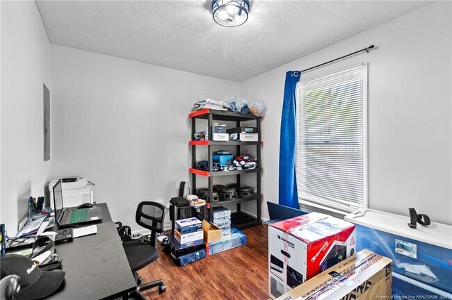 Building Photo - 1300 Calla Cir