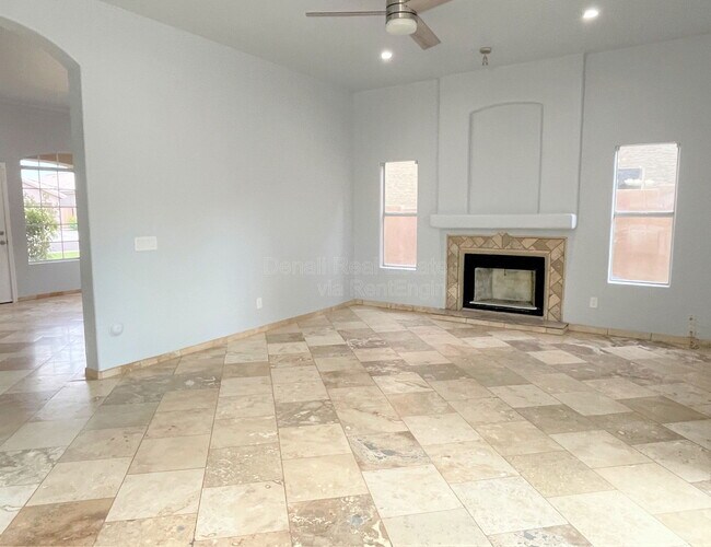 Building Photo - 5164 W Ross Dr