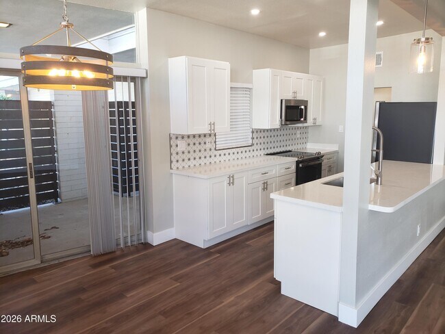 Building Photo - 301 W Medlock Dr