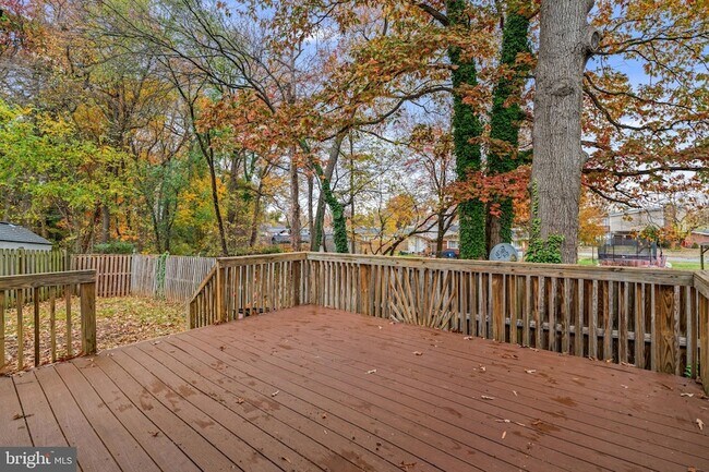 Building Photo - 314 Woodleaf Ct