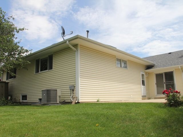 Building Photo - 1227 Tracie Drive