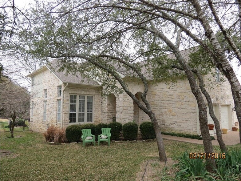 Building Photo - 4016 Sable Oaks Dr