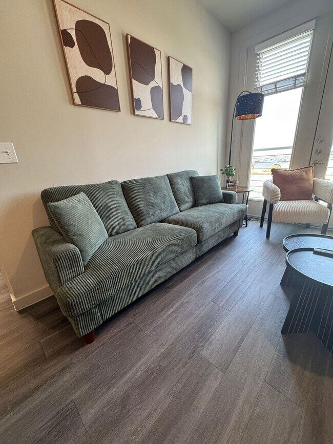 Building Photo - 5820 1/2 Cameron Road-SI FL4-ID1303396P