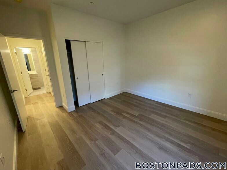 Building Photo - 1079 Commonwealth Ave