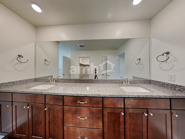 Building Photo - 1205 Wagon Way