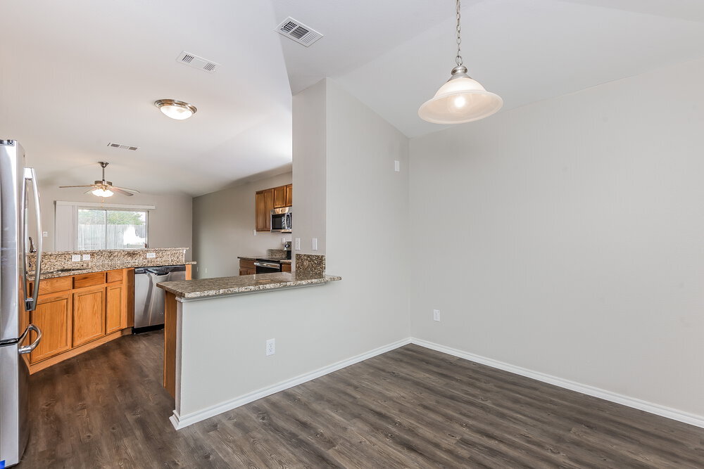 Building Photo - 3301 Royal Crest Dr