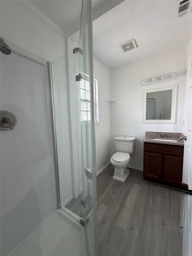 Building Photo - 738 Arvana St