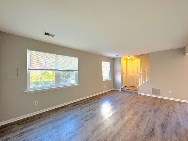 Building Photo - Charming Lorton Rental with Modern Amenities