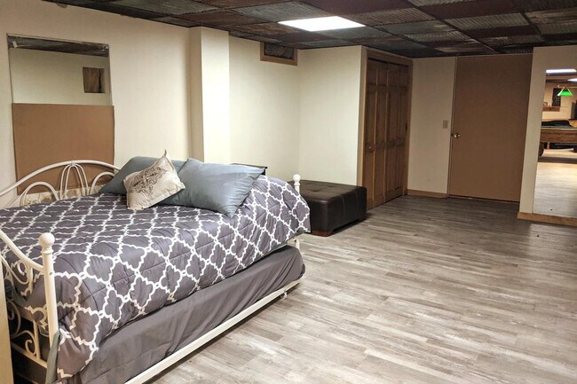 Building Photo - 140 Paquette Cir