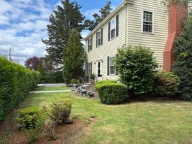 Building Photo - 8 Sylvan St