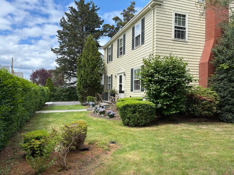 Primary Photo - 8 Sylvan St