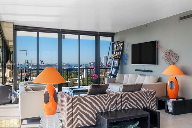 Building Photo - 1000 Venetian Way