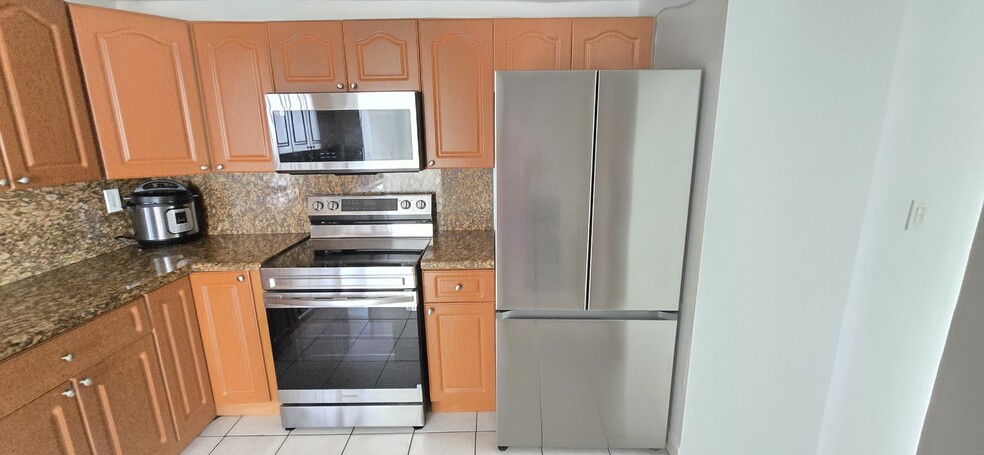 New appliances - 1800 Collins Ave