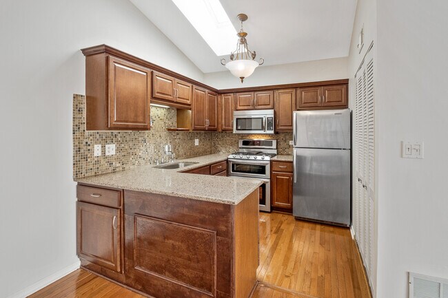 Building Photo - 450 Bridle Trail
