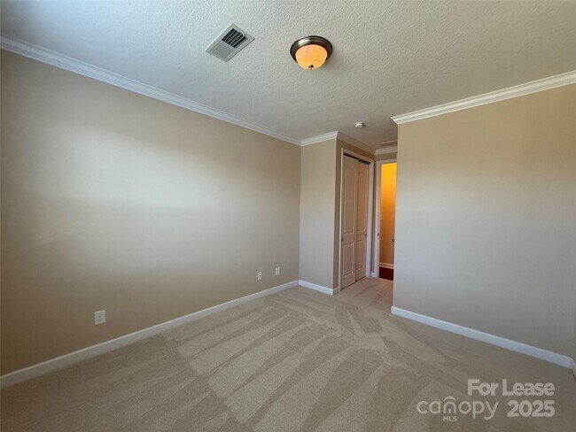 Building Photo - 109 Community Park Ln