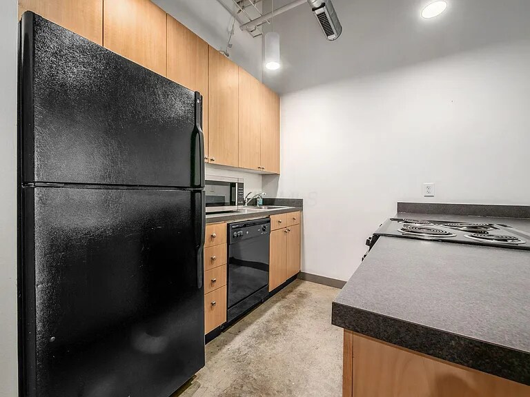 Building Photo - 769 N High St