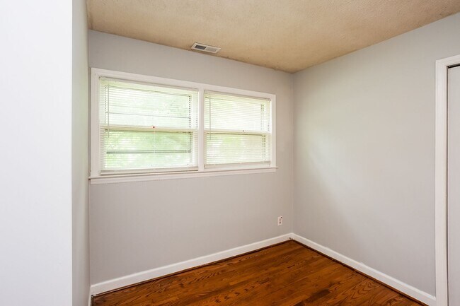 Building Photo - 4809 Thornwood Rd