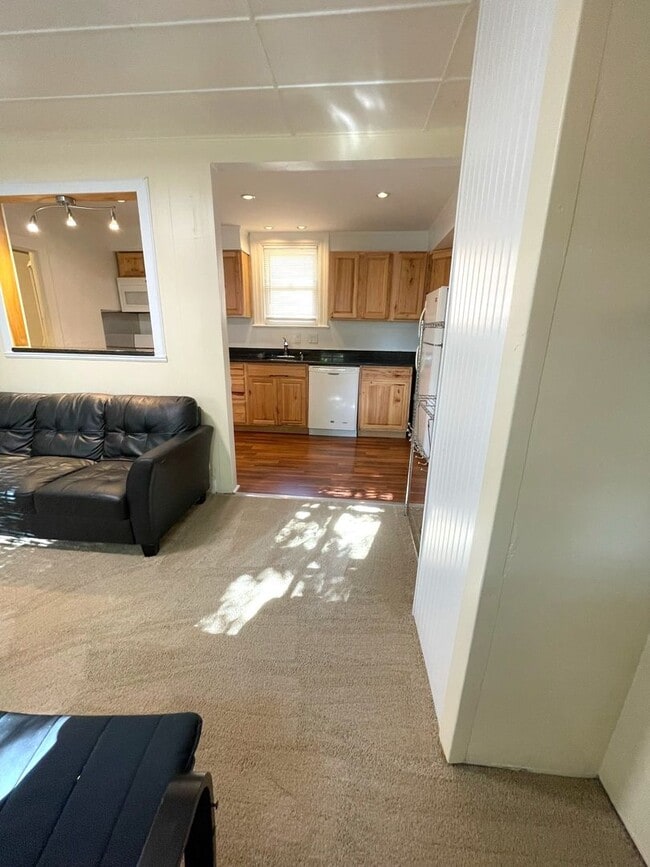 Building Photo - 413 W Liberty St