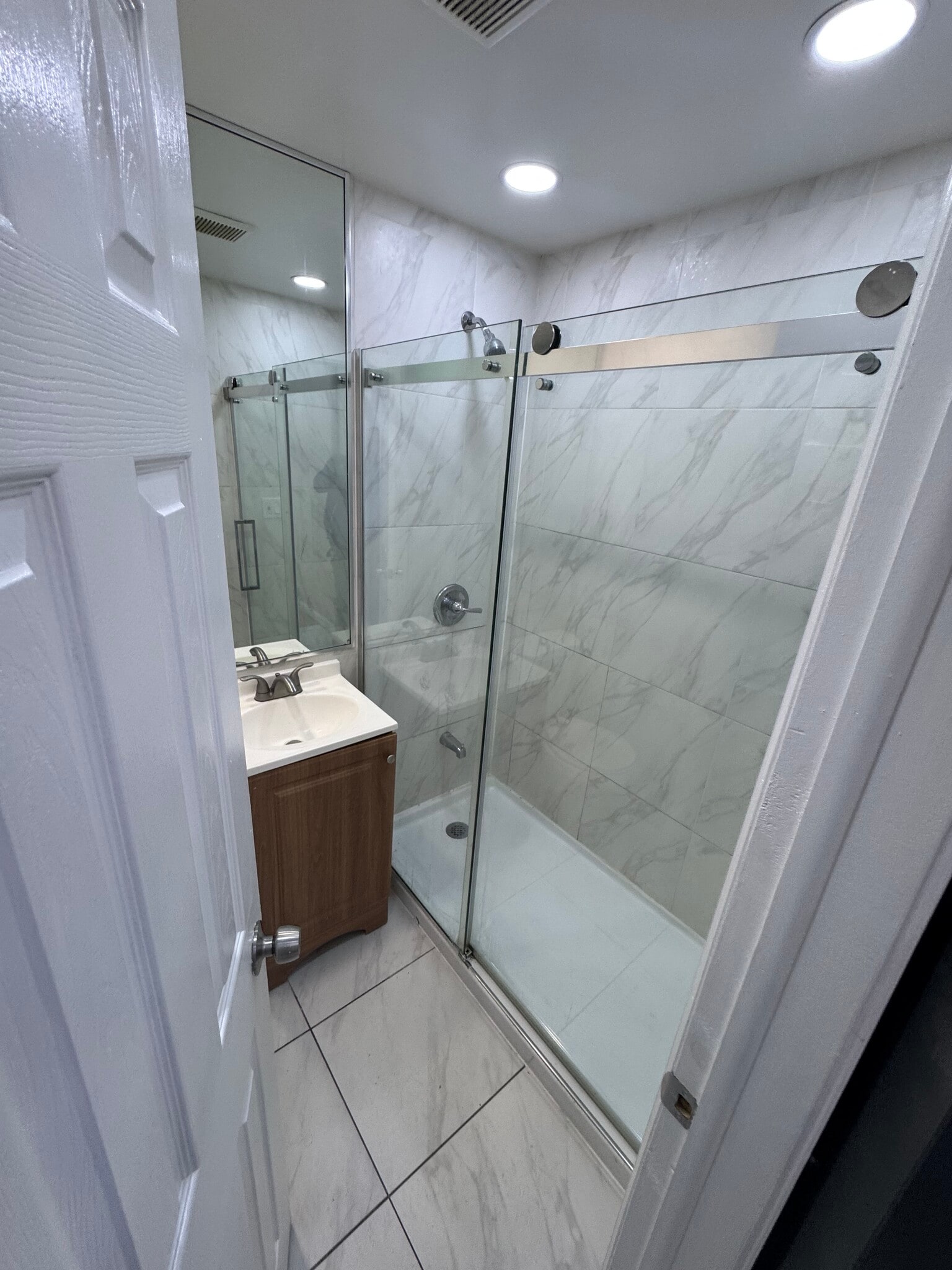 Building Photo - 1885 Eastern Pky