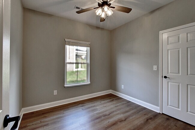 Building Photo - 2075 Haystack Cir