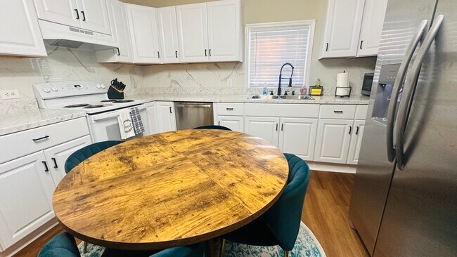 Building Photo - 108 E 21st St