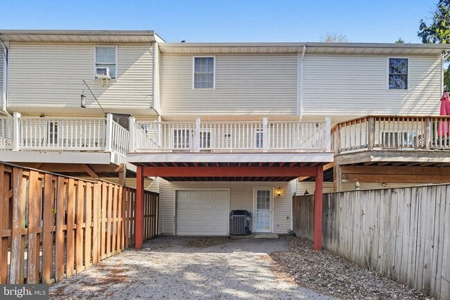 Building Photo - 206 N Towne Ct