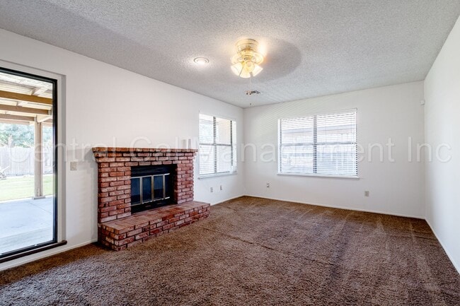 Building Photo - 3 Bedroom/2 Bath Home in the Southwest - $...
