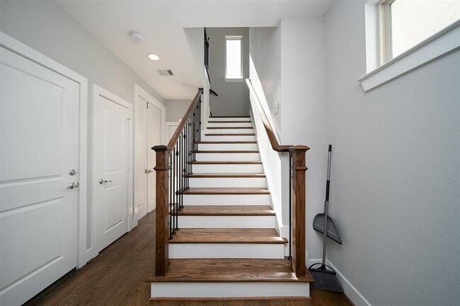 Building Photo - 5743 Kiam St