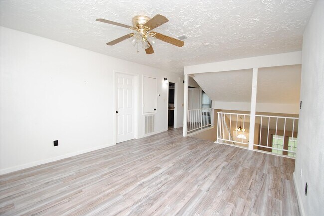 Building Photo - 13507 White Cliff Dr