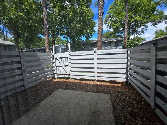 Building Photo - 2/1.5 in Foxmoor!