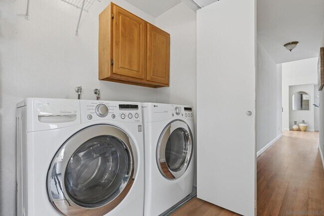 Building Photo - 867 Hollyhock Ct