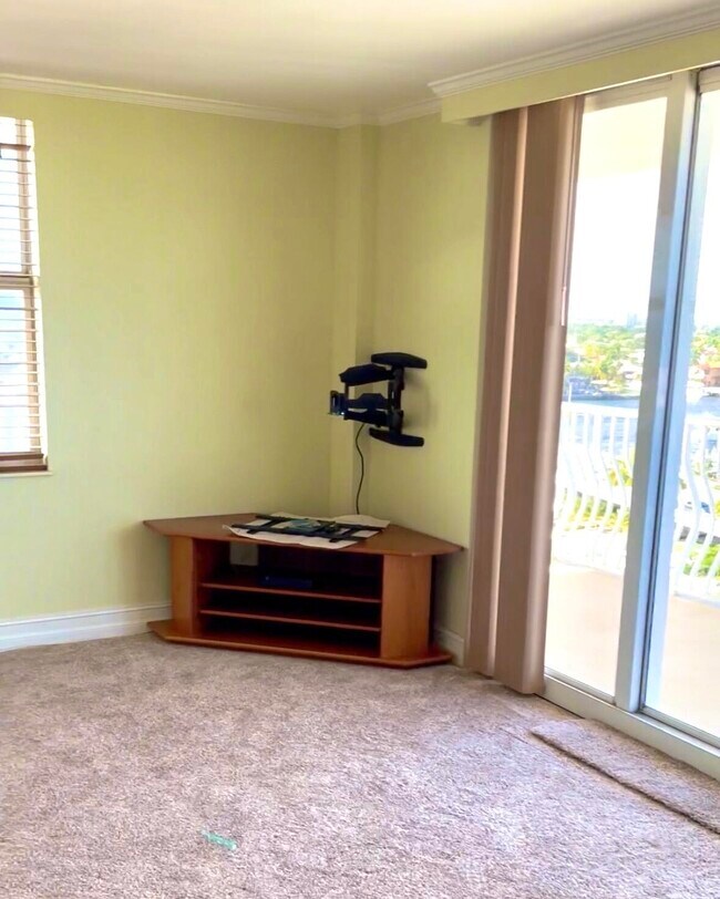 Building Photo - 1 Las Olas Cir