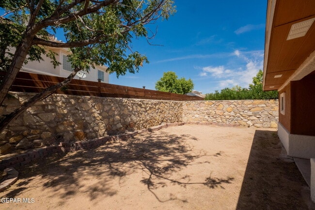 Building Photo - 11641 Desert Keep Dr